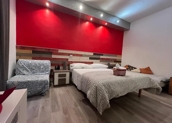 Whatshouse 4*